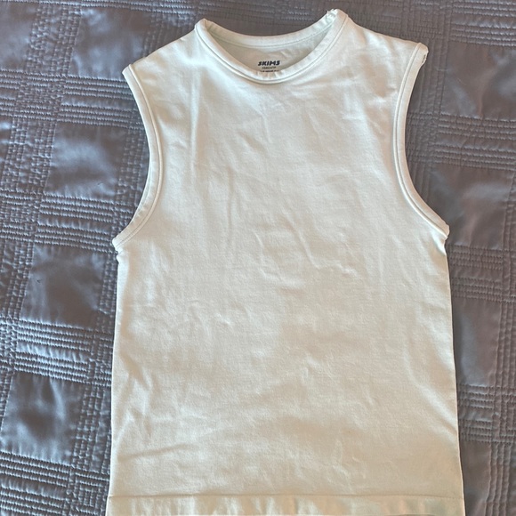 SKIMS white tank XS